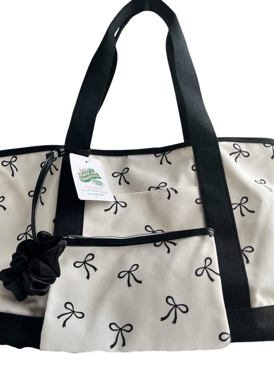 Skinnydip Handbags - NEW Bow Print Tote Bag
